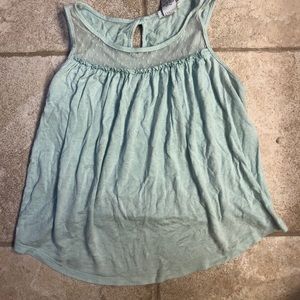 Flowy shirt with mesh at the neckline